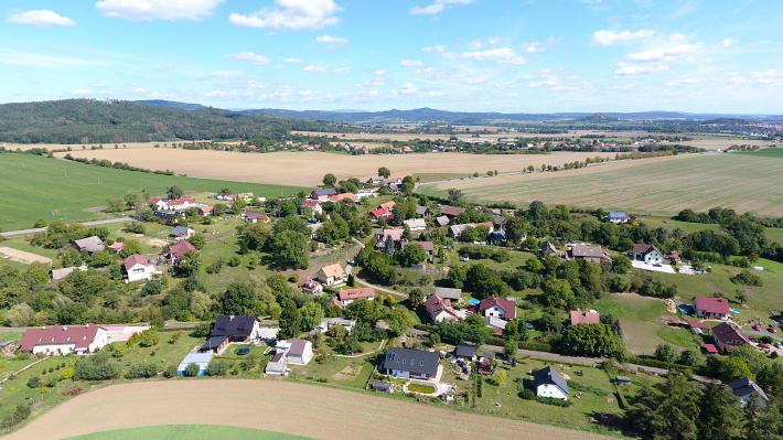 letecký pohled na obec Ohaveč